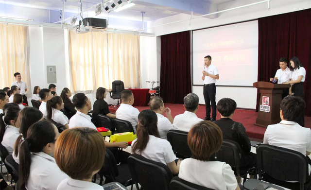 乾港集團八月員工表彰大會