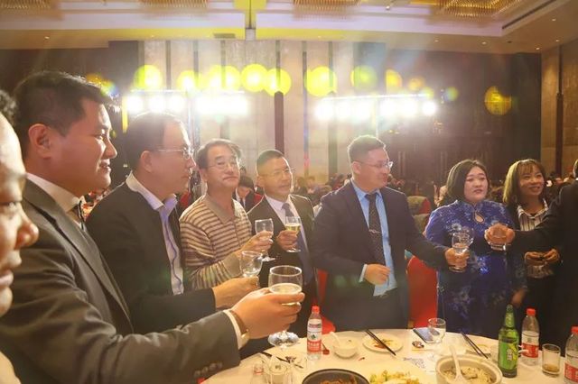 晚宴時(shí)間 晚宴時(shí)間